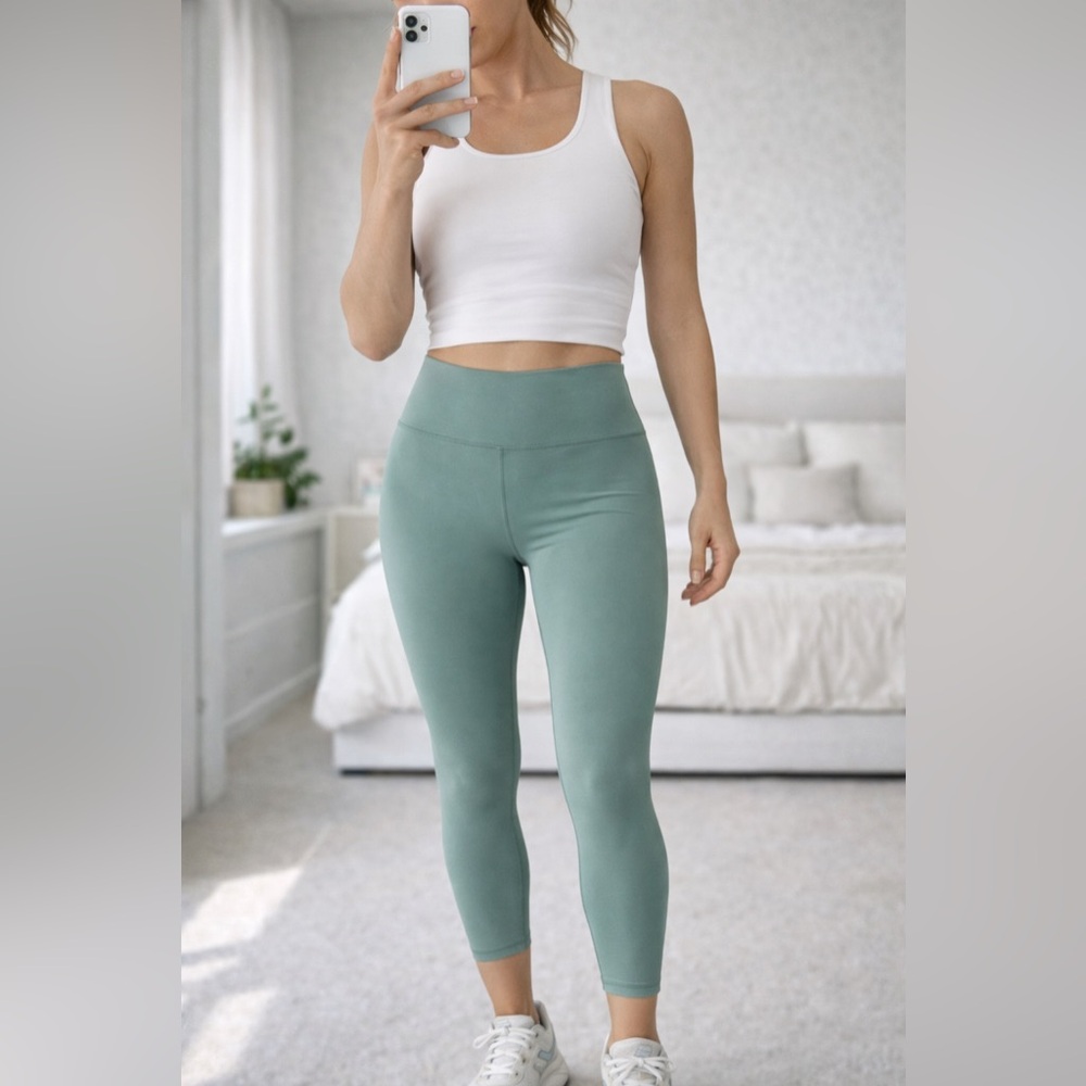 Everlane Sage Green High Rise Leggings 7/8 Activewear Size M Athleisure